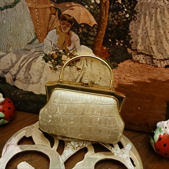 🐊Vicenza Clutch Embossed 👝 👛 Rhinestone Metallic,Elegant Purse.🎁 💝 - Picture 2 of 13